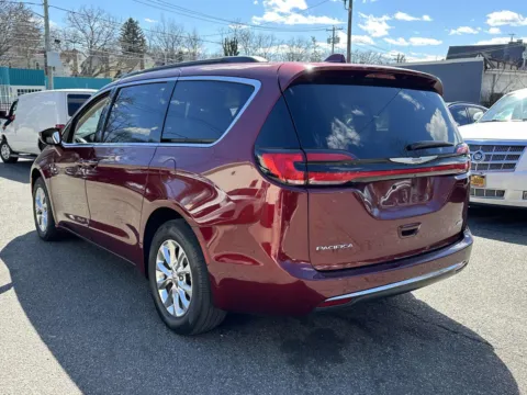 More photos of 2022 Chrysler Pacifica Touring L at Certified Luxury Motors - Great Neck, NY