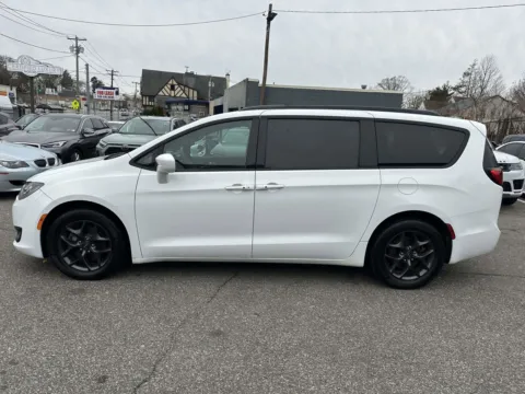 More photos of 2018 Chrysler Pacifica Touring L at Certified Luxury Motors - Great Neck, NY