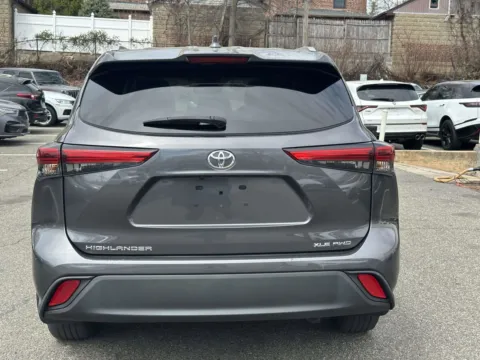 More photos of 2022 Toyota Highlander XLE (Bench Seats) at Certified Luxury Motors - Great Neck, NY