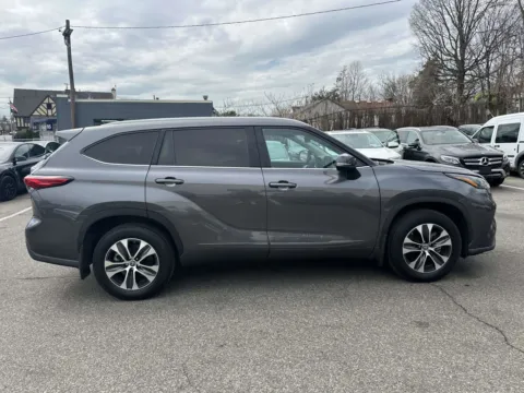 Photos of 2022 Toyota Highlander XLE (Bench Seats) for sale in Great Neck, NY at Certified Luxury Motors - Great Neck