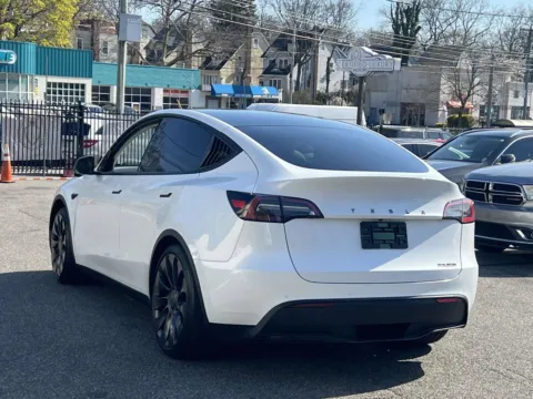 More photos of 2022 Tesla Model Y Performance (White Interior) at Certified Luxury Motors - Great Neck, NY