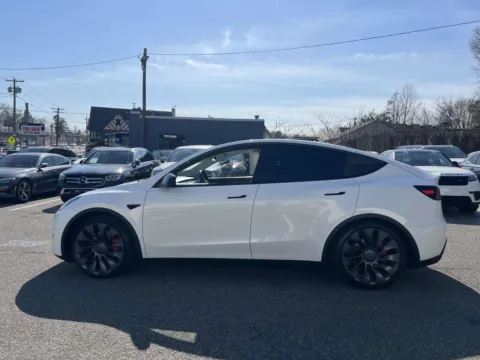 More photos of 2022 Tesla Model Y Performance (White Interior) at Certified Luxury Motors - Great Neck, NY