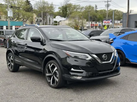 Black 2021 Nissan Rogue Sport SL for sale in Great Neck, NY