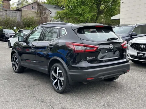 More photos of 2021 Nissan Rogue Sport SL at Certified Luxury Motors - Great Neck, NY