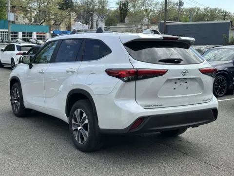 More photos of 2023 Toyota Highlander XLE (Bench Seats) at Certified Luxury Motors - Great Neck, NY