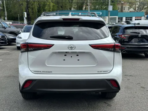 More photos of 2023 Toyota Highlander XLE (Bench Seats) at Certified Luxury Motors - Great Neck, NY