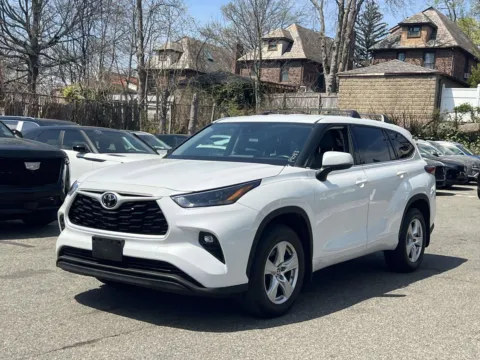 Another view of 2022 Toyota Highlander LE for sale in Great Neck, NY at Certified Luxury Motors - Great Neck