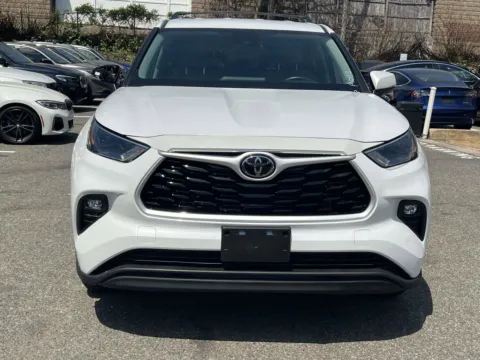 Photos of 2022 Toyota Highlander LE for sale in Great Neck, NY at Certified Luxury Motors - Great Neck