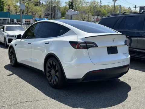 More photos of 2022 Tesla Model Y Performance at Certified Luxury Motors - Great Neck, NY