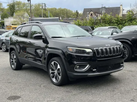 Black 2022 Jeep Cherokee Limited for sale in Great Neck, NY