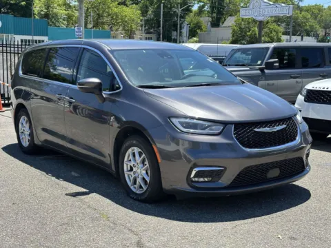 Gray 2023 Chrysler Pacifica Touring L for sale in Great Neck, NY