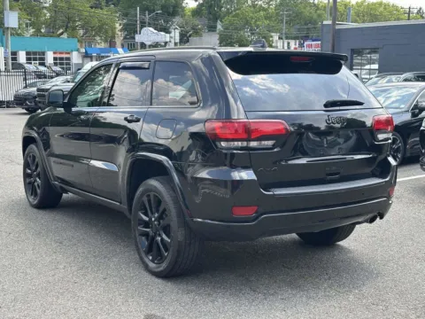 More photos of 2018 Jeep Grand Cherokee Altitude at Certified Luxury Motors - Great Neck, NY
