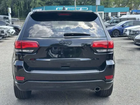 More photos of 2018 Jeep Grand Cherokee Altitude at Certified Luxury Motors - Great Neck, NY