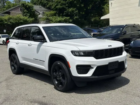White 2023 Jeep Grand Cherokee Altitude for sale in Great Neck, NY