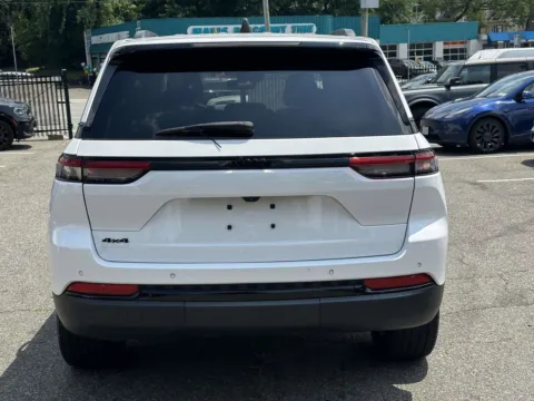 More photos of 2023 Jeep Grand Cherokee Altitude at Certified Luxury Motors - Great Neck, NY