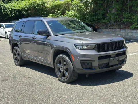 Gray 2023 Jeep Grand Cherokee L Altitude for sale in Great Neck, NY
