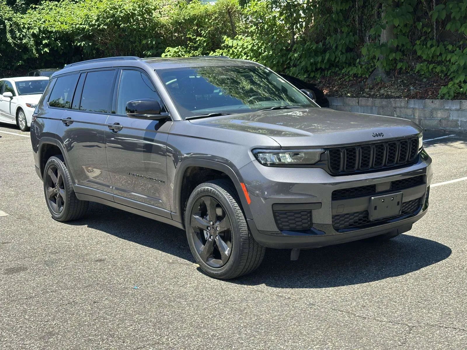 Gray 2023 Jeep Grand Cherokee L Altitude for sale in Great Neck, NY