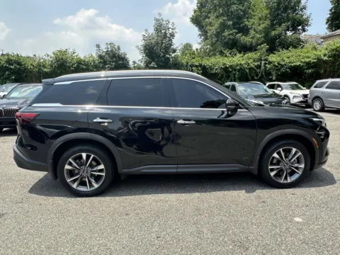 Photos of 2024 INFINITI QX60 LUXE for sale in Great Neck, NY at Certified Luxury Motors - Great Neck