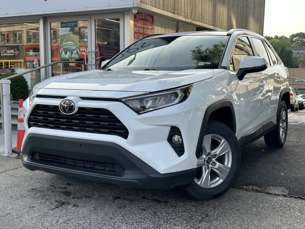 2020 Toyota RAV4 XLE for sale in Great Neck, NY