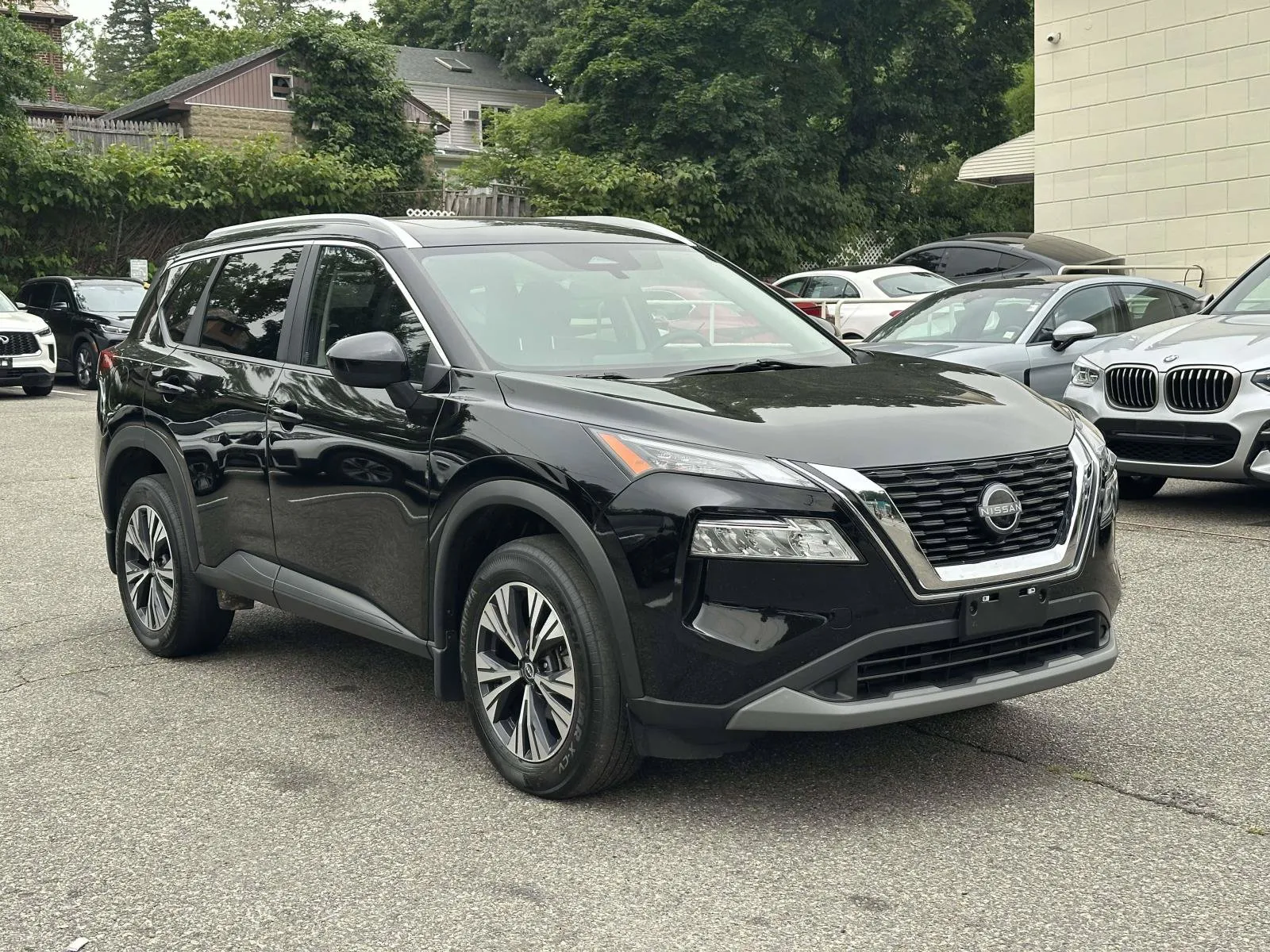 Black 2023 Nissan Rogue SV for sale in Great Neck, NY