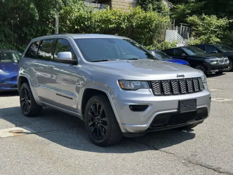 Silver 2018 Jeep Grand Cherokee Altitude for sale in Great Neck, NY