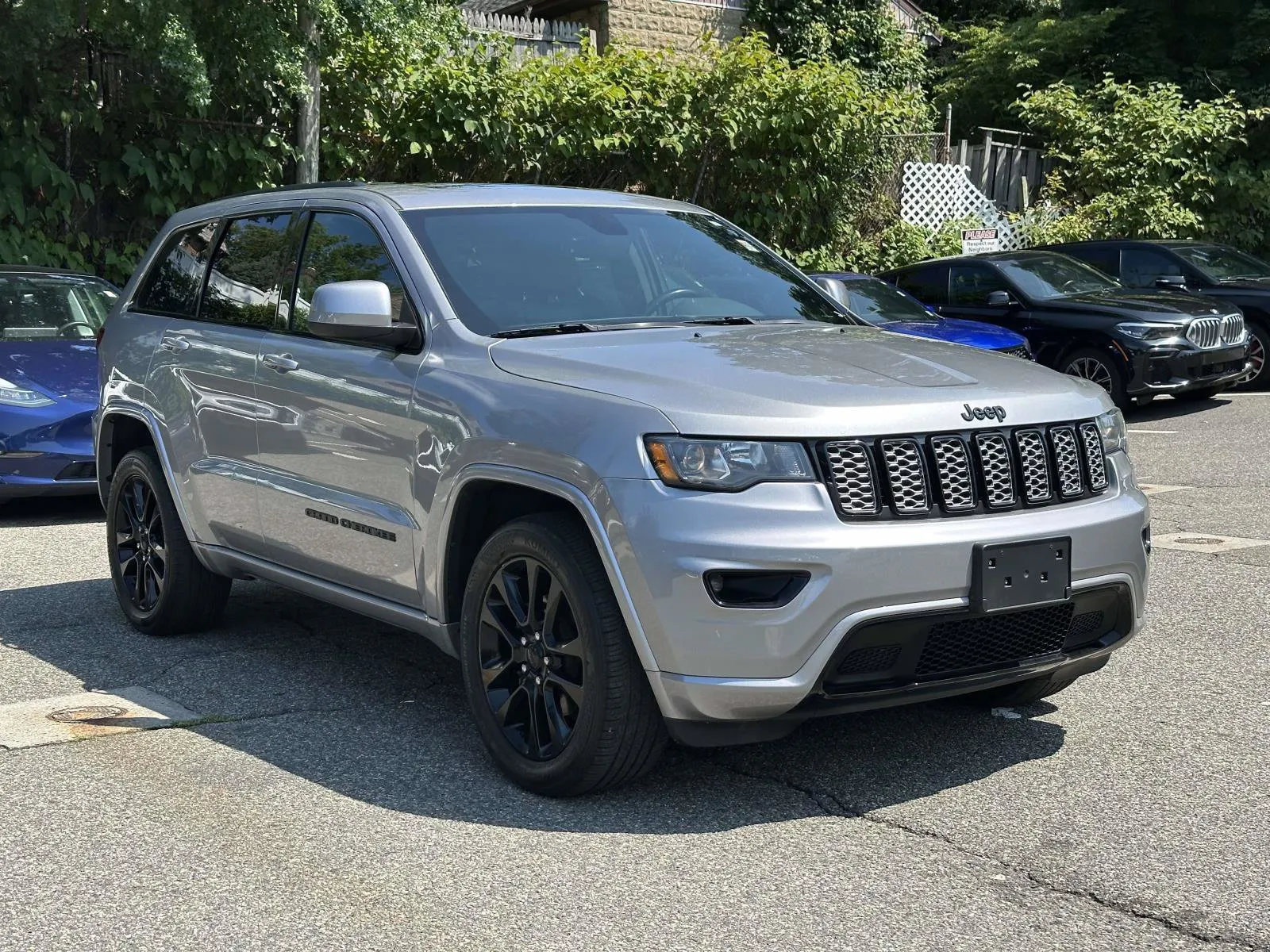 Silver 2018 Jeep Grand Cherokee Altitude for sale in Great Neck, NY