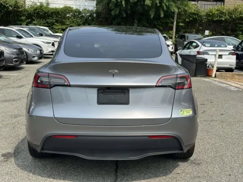 More photos of 2024 Tesla Model Y Long Range at Certified Luxury Motors - Great Neck, NY