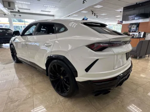 More photos of 2022 Lamborghini Urus at Certified Luxury Motors - Great Neck, NY