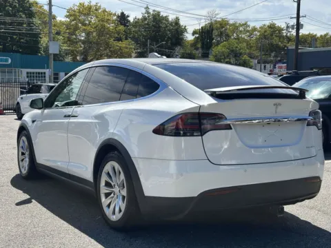 More photos of 2019 Tesla Model X Long Range at Certified Luxury Motors - Great Neck, NY