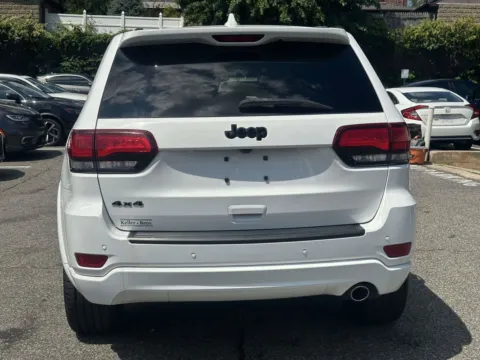 More photos of 2020 Jeep Grand Cherokee Altitude at Certified Luxury Motors - Great Neck, NY