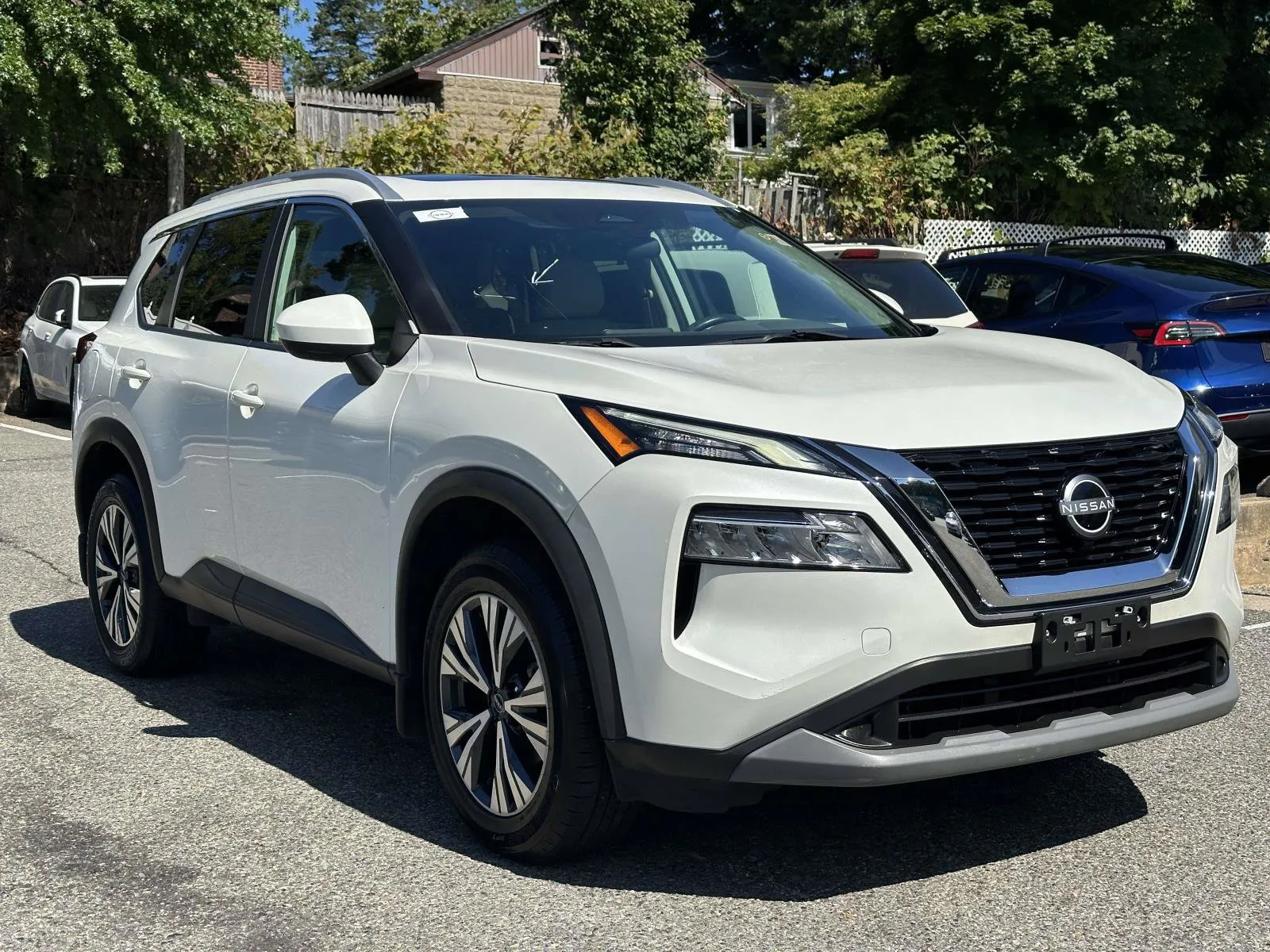 White 2023 Nissan Rogue SV for sale in Great Neck, NY