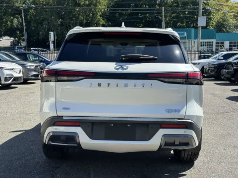 More photos of 2022 INFINITI QX60 LUXE at Certified Luxury Motors - Great Neck, NY