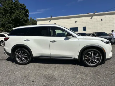 Photos of 2022 INFINITI QX60 LUXE for sale in Great Neck, NY at Certified Luxury Motors - Great Neck