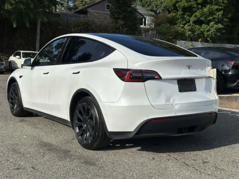 More photos of 2022 Tesla Model Y Long Range (3rd Row Seating) at Certified Luxury Motors - Great Neck, NY