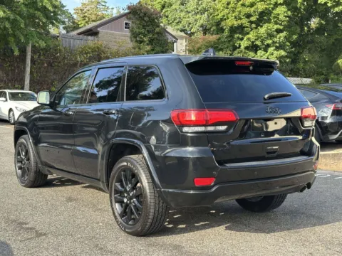More photos of 2018 Jeep Grand Cherokee Altitude at Certified Luxury Motors - Great Neck, NY