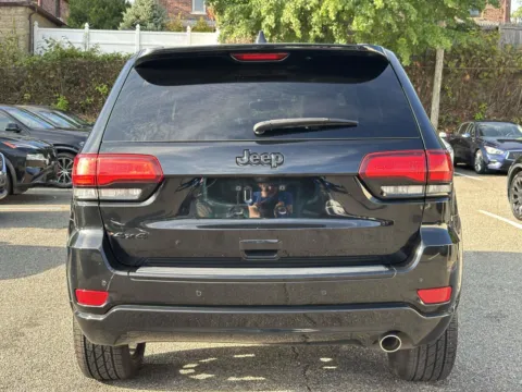 More photos of 2018 Jeep Grand Cherokee Altitude at Certified Luxury Motors - Great Neck, NY