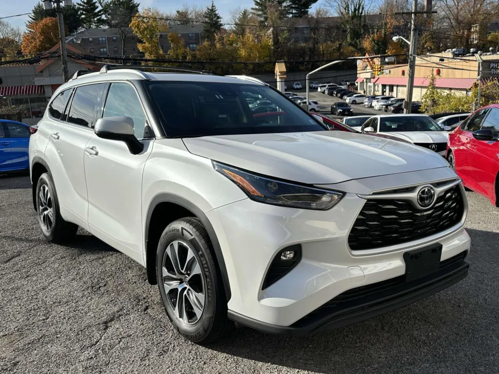 2022 Toyota Highlander XLE for sale in Great Neck, NY