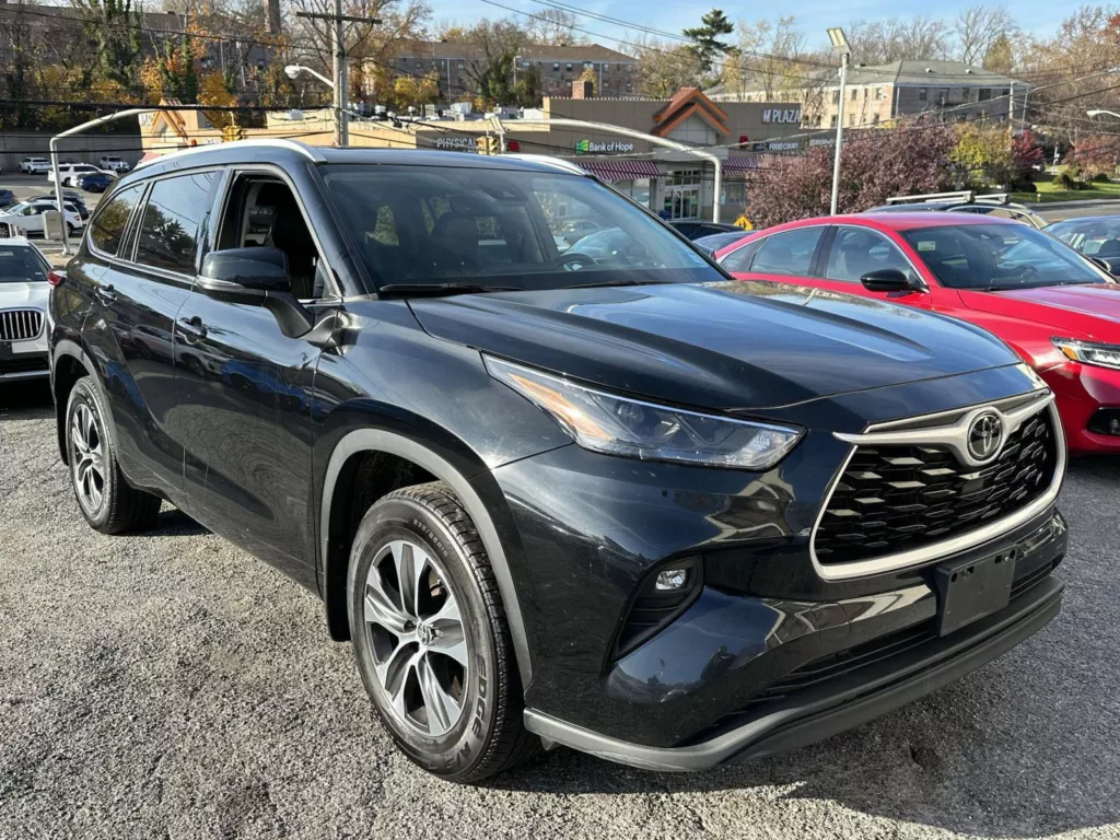Used 2022 Toyota Highlander XLE for sale in Great Neck, NY at Certified ...