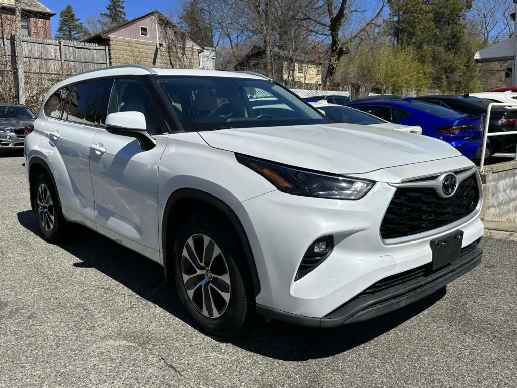 2022 Toyota Highlander XLE AWD (Bench Seats) for sale in Great Neck, NY