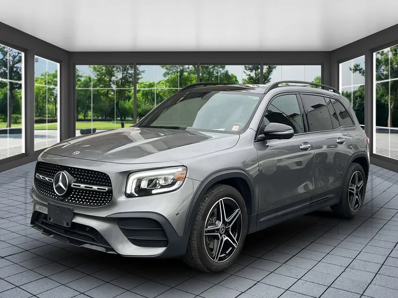 Used 2020 Mercedes-Benz GLB 250 for sale in Great Neck, NY at