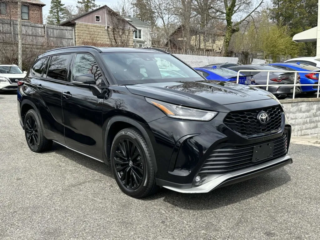 2023 Toyota Highlander XSE AWD (Red Interior) for sale in Great Neck, NY