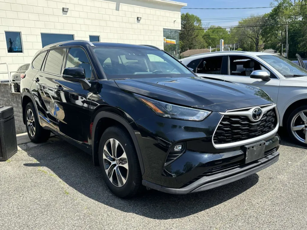 2022 Toyota Highlander XLE (Bench Seats) for sale in Great Neck, NY