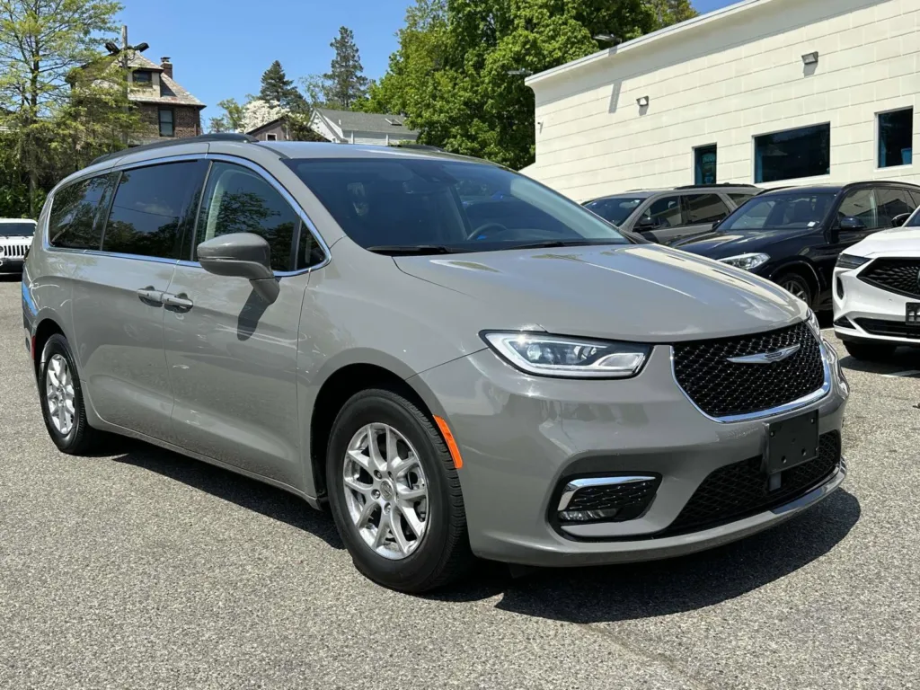 2022 Chrysler Pacifica Touring L for sale in Great Neck, NY