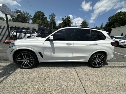 More photos of 2019 BMW X5 xDrive40i at Certified Luxury Motors - Great Neck, NY