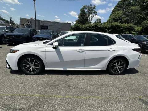 More photos of 2022 Toyota Camry SE at Certified Luxury Motors - Great Neck, NY