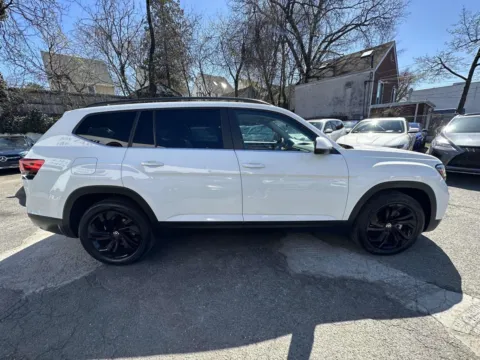 Photos of 2022 Volkswagen Atlas 2.0T SE w/Technology for sale in Great Neck, NY at Certified Luxury Motors - Great Neck