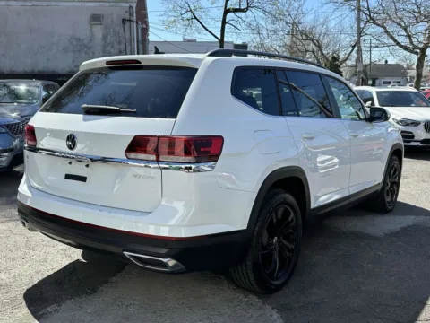 Another view of 2022 Volkswagen Atlas 2.0T SE w/Technology for sale in Great Neck, NY at Certified Luxury Motors - Great Neck