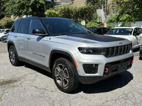 Silver 2022 Jeep Grand Cherokee Trailhawk for sale in Great Neck, NY