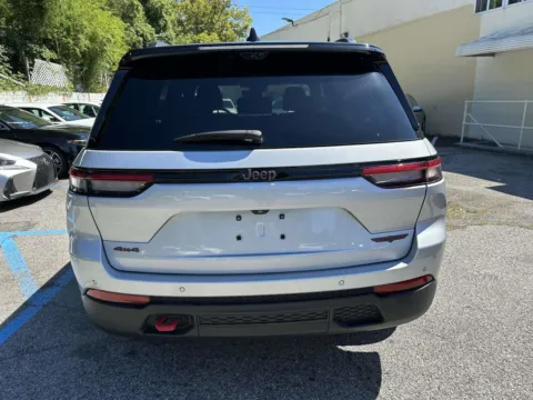 More photos of 2022 Jeep Grand Cherokee Trailhawk at Certified Luxury Motors - Great Neck, NY