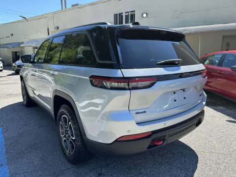More photos of 2022 Jeep Grand Cherokee Trailhawk at Certified Luxury Motors - Great Neck, NY
